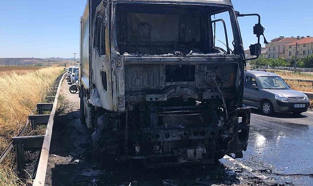 Çöp kamyonu alev topuna döndü