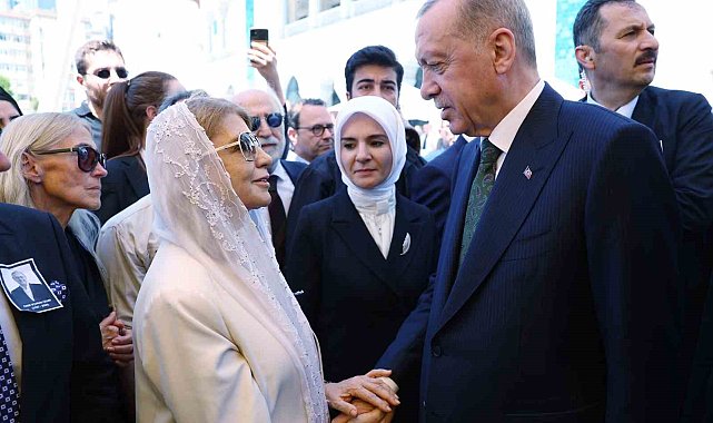 Cumhurbaşkanı Recep Tayyip Erdoğan, önceki gün vefat eden eski başbakan Tansu Çiller'in eşi Özer Uçuran Çiller'in eşi için Levent'te bulunan Barbaros Hayrettin Paşa Camii'nde düzenlenen cenaze törenine katıldı.