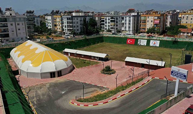Deniz Baykal Spor Kompleksi'nde ücretsiz yüzme kursu