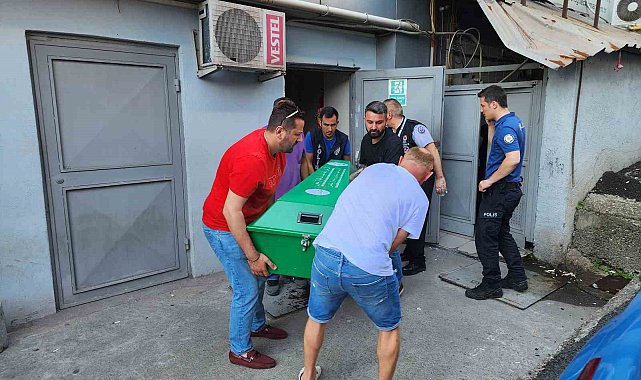 Denize giren genç boğularak hayatını kaybetti