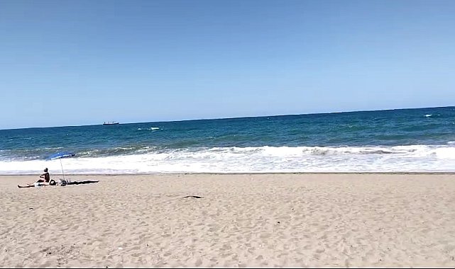 Denize yasak gelince sahil boş kaldı: Gördüğü manzarayı spiker gibi anlattı