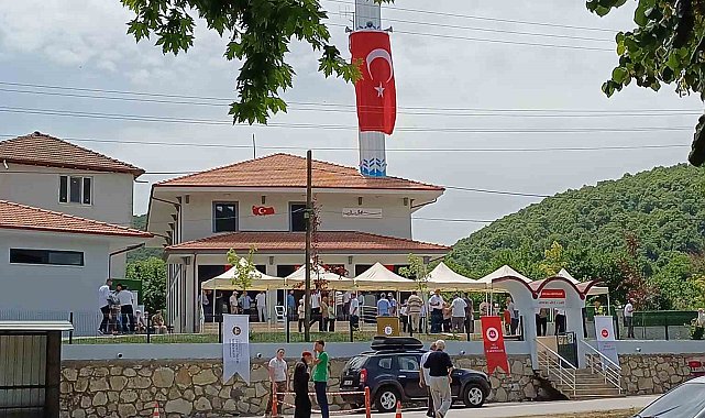 Depremin merkez üssünde yıkılan cami, 20 ay sonra yeniden ibadete açıldı