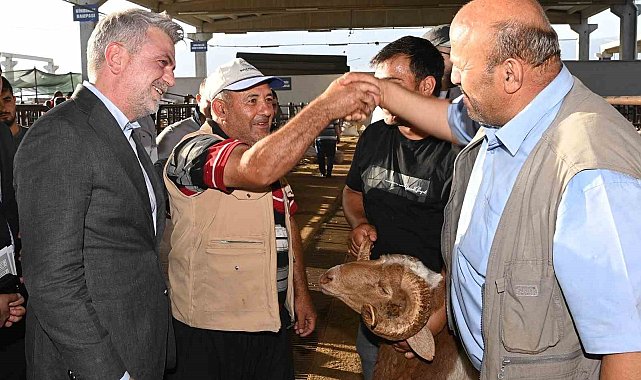 Depremzede Kahramanmaraş'ta Kurban Bayramı heyecanı