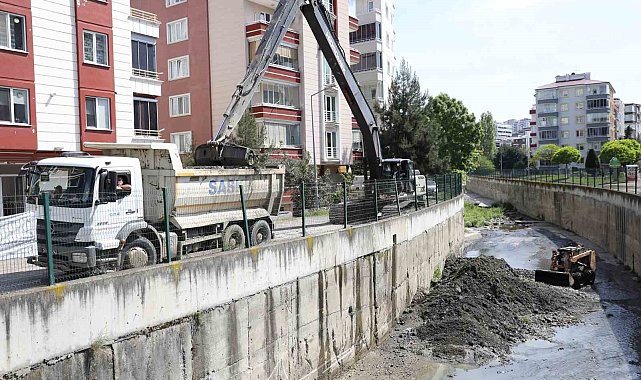 Dere yatakları iş makineleri ile temizlendi