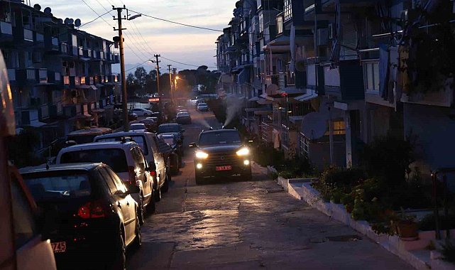 Didim'de sinek ve larvalara karşı ilaçlama çalışmaları sürüyor