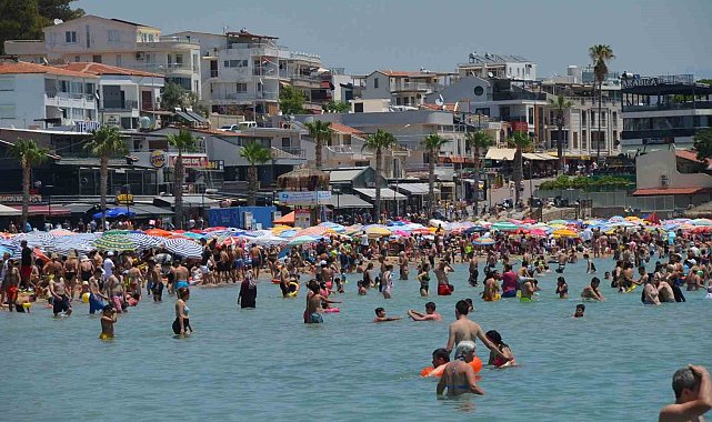 Didim'de tatilciler plajları doldurdu
