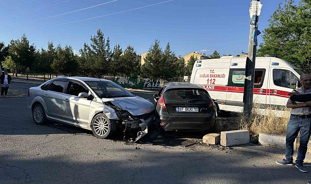 Diyarbakır'da iki otomobil çarpıştı: 2'si çocuk 7 yaralı