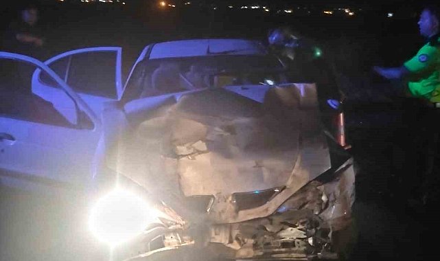 Diyarbakır'da iki otomobilin çarpıştığı kazada 4 kişi yaralandı