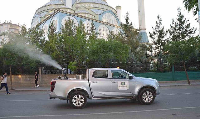 Diyarbakır'da ilaçlama çalışmaları aralıksız devam ediyor