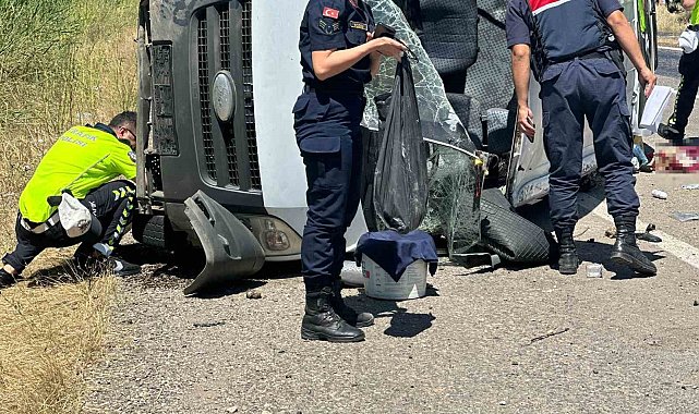 Diyarbakır'da mevsimlik işçilerini taşıyan minibüs devrildi: 7 yaralı