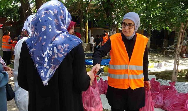 Diyarbakır'da yüzlerce aileye kurban eti ulaştırıldı