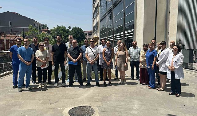 Doktorlar hayatlarını kaybeden mesai arkadaşları için toplandı