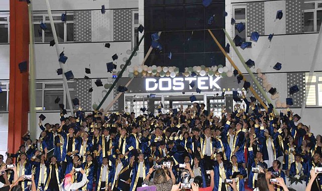 DOSTEK Koleji'nde mezuniyet heyecanı
