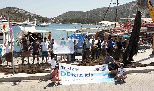 Dünya Okyanus Günü'nde Datça'da sualtı ve kıyı temizliği