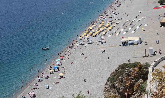 Dünyaca ünlü Konyaaltı sahilinde Haziran yoğunluğu