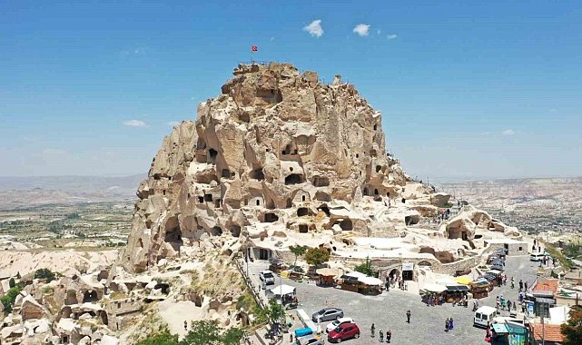 Dünyanın en büyük doğal gökdeleni 90 bin ziyaretçi ağırladı