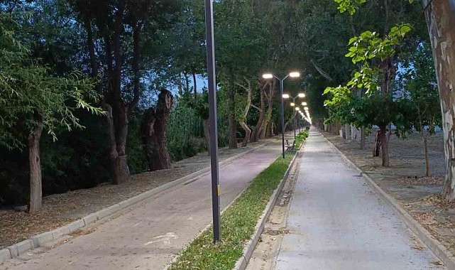 Dutlu Yol'un zarar gören aydınlatma direleri yenilendi