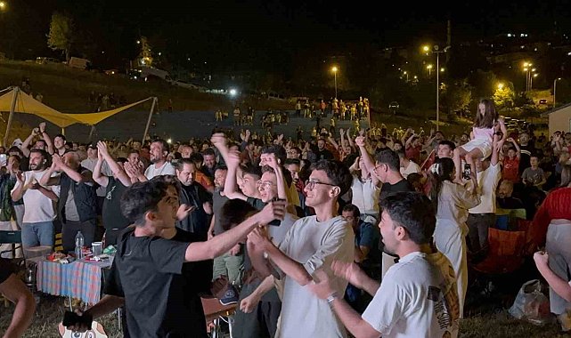 Düzceliler son 16 turunu coşkuyla kutladı