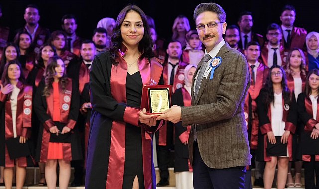 EBYÜ Tıp Fakültesinin 11. Mezuniyet töreni coşkuyla gerçekleştirildi