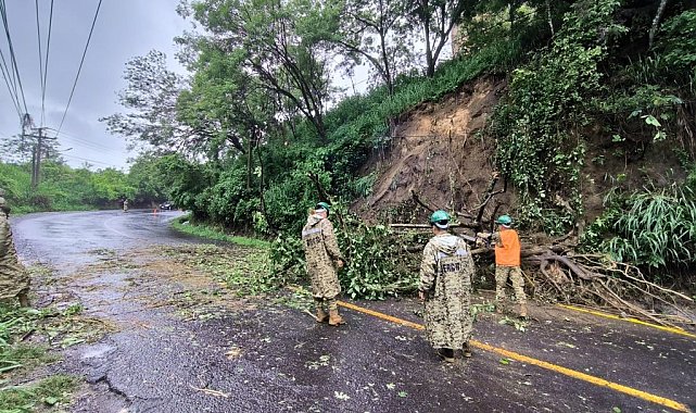 El Salvador'da sel ve toprak kayması: 11 ölü