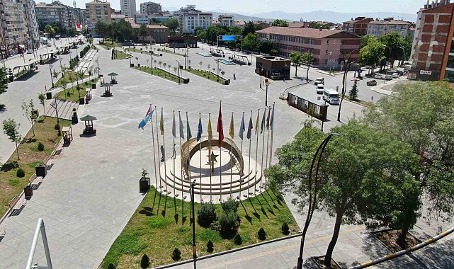 Elazığ'da bayram tatilinin ilk gününde yollar ve caddeler boş kaldı