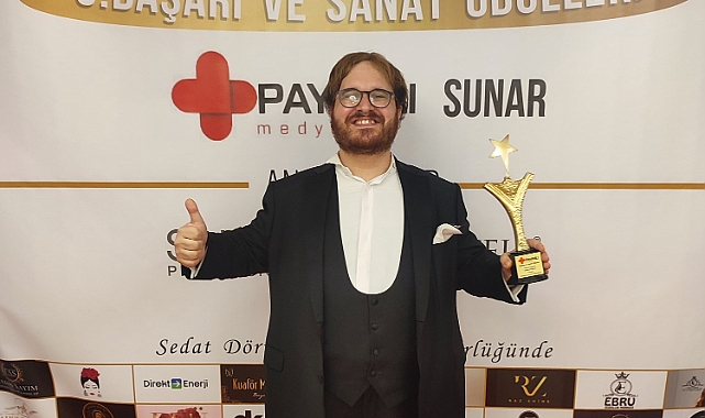 En Başarılı Opera Sanatçısı Tenor Sedat Can Öztoprak'tan 9 Ödül Birden