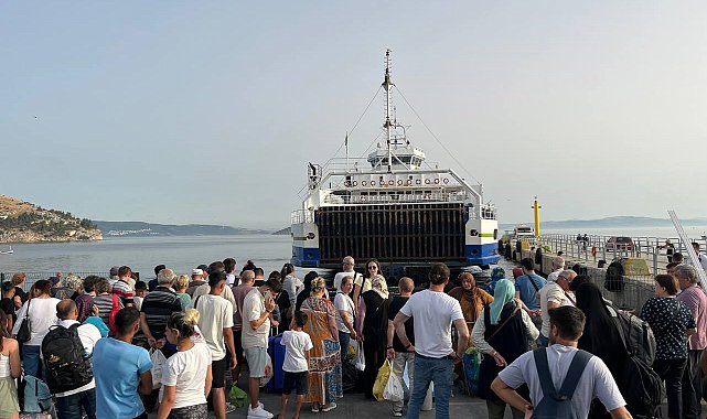 Erdek iskelesinde bayram tatili yoğunluğu