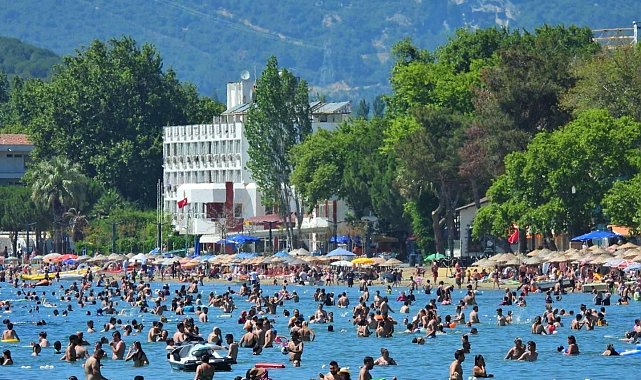 Erdek plajları doldu taştı