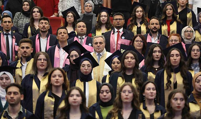 ERÜ Halil Bayraktar Sağlık Hizmetleri Meslek Yüksekokulu, yeni mezunlarını verdi