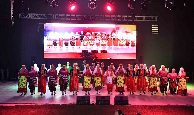 Esenyurt Belediyesi'nde eğitim gören kursiyerler için yıl sonu kapanış ve sertifika programı düzenlendi
