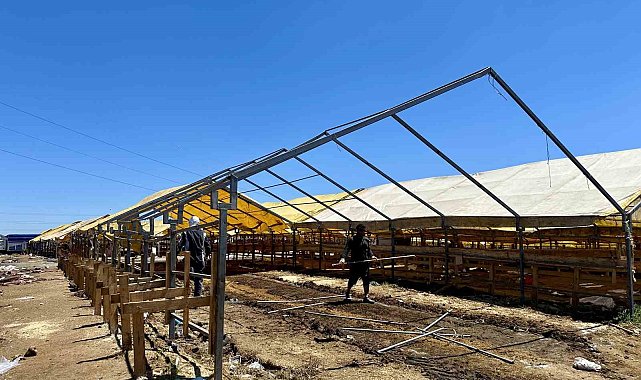 Esenyurt'ta kurban satış alanında temizlik seferberliği