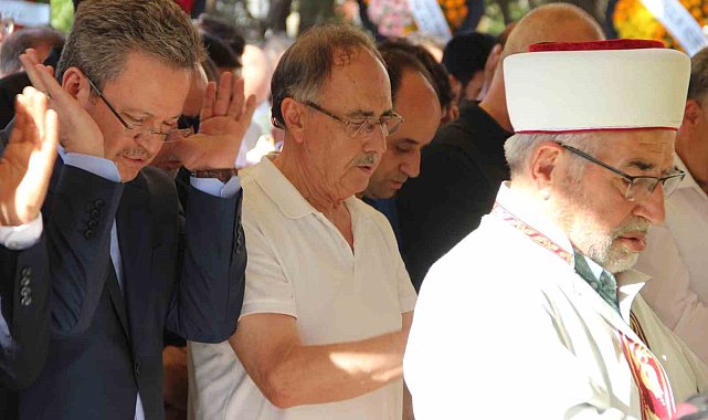 Eski Bakan Akçalı'nın acı günü