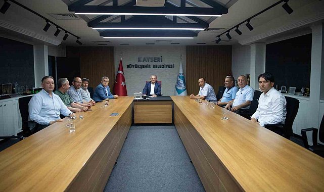 Esnaf dostu Başkan Büyükkılıç, hal kompleksi esnaflarını ağırladı