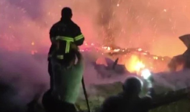 Evde çıkan yangında 2 büyükbaş ve 1 köpek telef oldu
