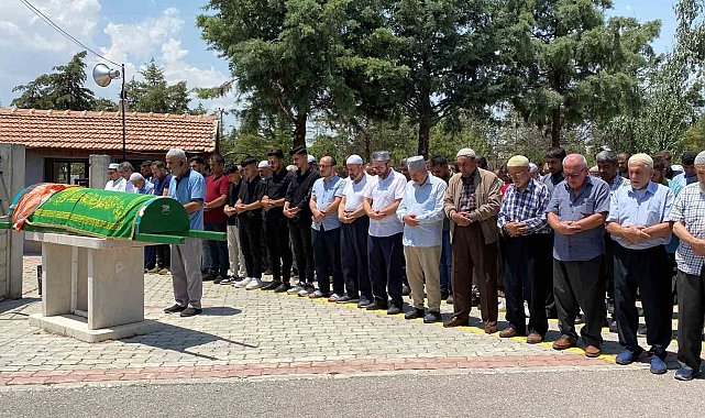 Evinin önünde öldürülen 4 çocuk annesi son yolculuğuna uğurlandı