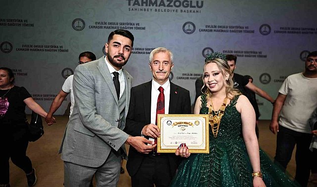 Evlilik Okulu'nda eğitim gören 530 çifte sertifika