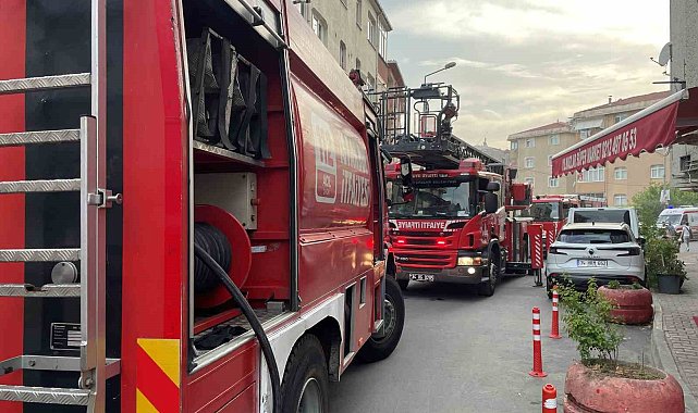 Eyüpsultan'da yangında can pazarı: Mahsur kalan 20 kişi tahliye edildi, 4 kişi dumandan etkilendi