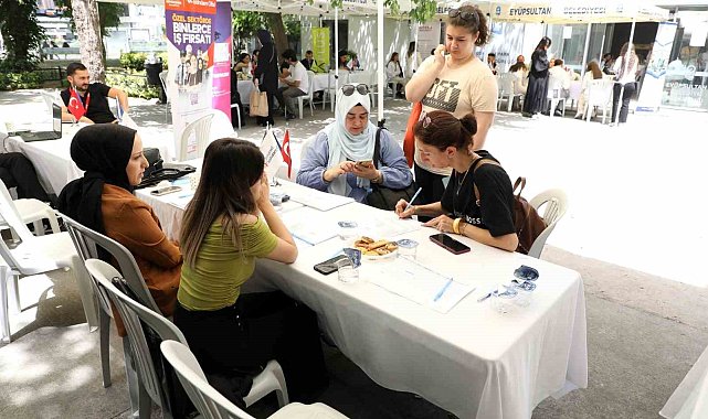 Eyüpsultan'daki istihdam fuarında 25 kurumsal firma iş arayanlarla buluştu