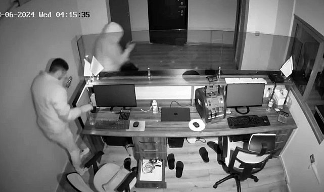 Fatih'te iş yerini soyan 3 hırsız kamerada