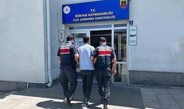 FETÖ'den aranan şahıs jandarmadan kaçamadı