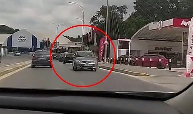 Film sahnesi gibi olay: Kilometrelerce geri geri giden otomobil şaşkına çevirdi