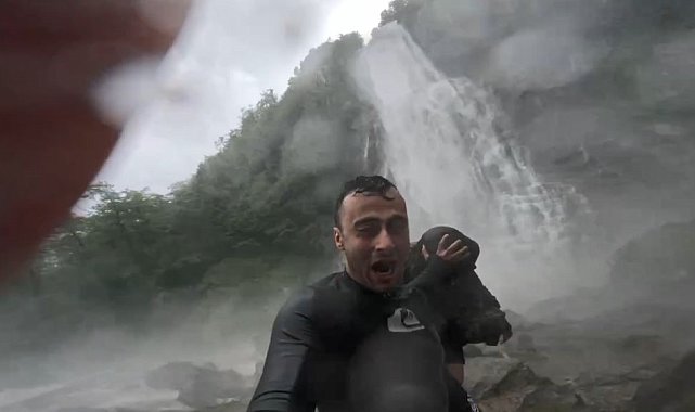 Fırtınaya Mençuna Şelalesi'nde yakalanan doğa severlerin zor anları