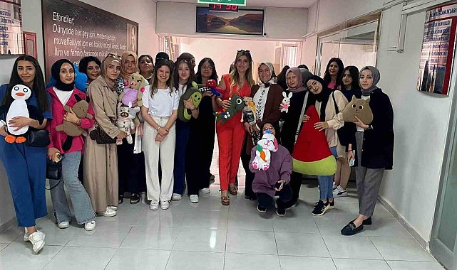GAÜN öğrencilerinden hastanede tedavi gören çocuklara moral ziyareti