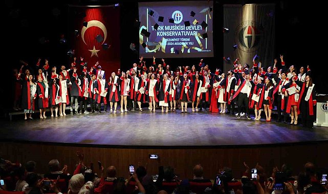 GAÜN TMDK öğrencilerinin mezuniyet sevinci