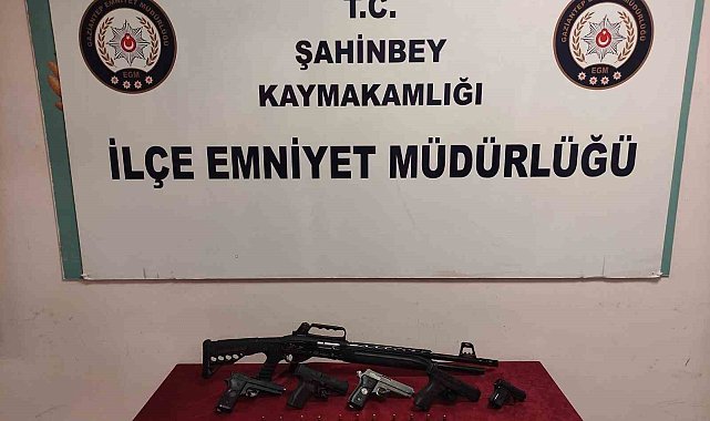 Gaziantep'te 2 adreste 6 silah ele geçirildi