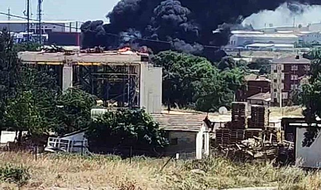Gebze'de fabrika alev topuna döndü: Bölgeye çok sayıda ekip sevk edildi