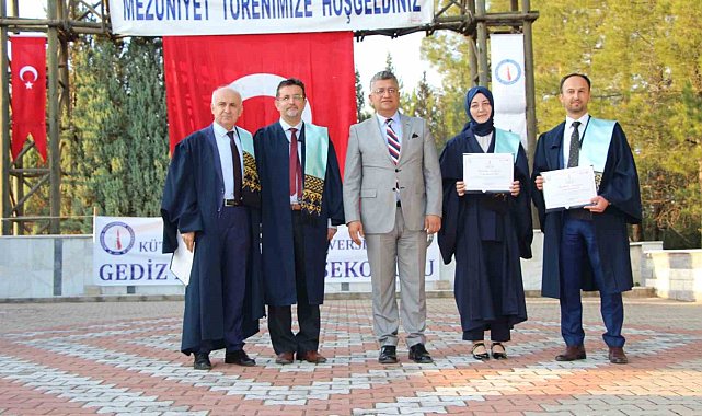 Gediz MYO'da mezuniyet coşkusu