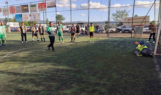 Gediz'de geleneksel halı saha turnuvası başladı