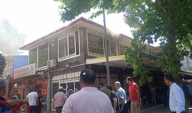 Gediz'de giyim mağazasında yangın