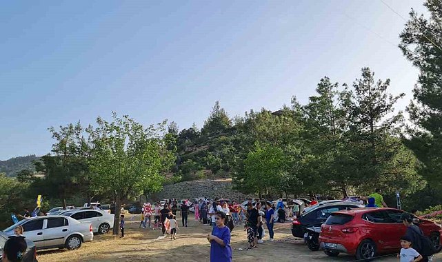 Geleneksel Uçurtma Şenliği renkli görüntülere sahne oldu